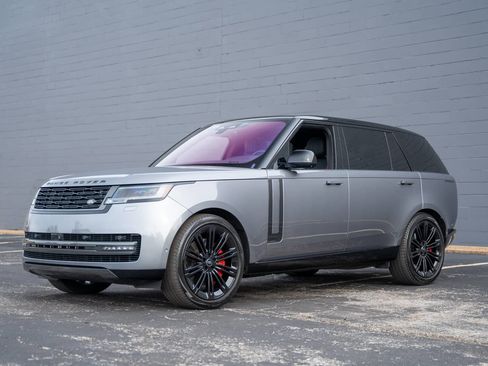 Used 2023 Land Rover Range Rover Long Wheelbase SE AWD/4WD image 2