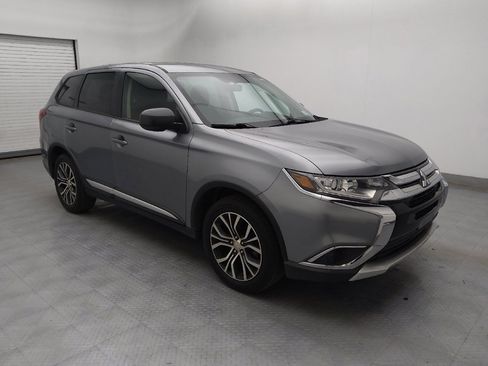 Used 2018 Mitsubishi Outlander SE image 11