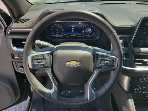 Used 2022 Chevrolet Suburban LT w/ LT Signature Plus Package RWD image 29