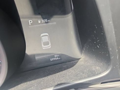 Used 2022 Hyundai Elantra SEL w/ Preferred Accessory Package FWD image 3