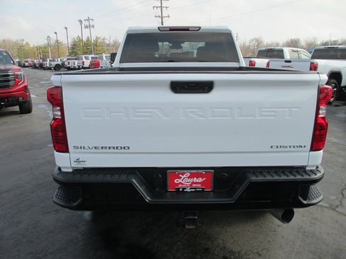 Used 2024 Chevrolet Silverado 2500 Custom w/ Custom Value Package image 6