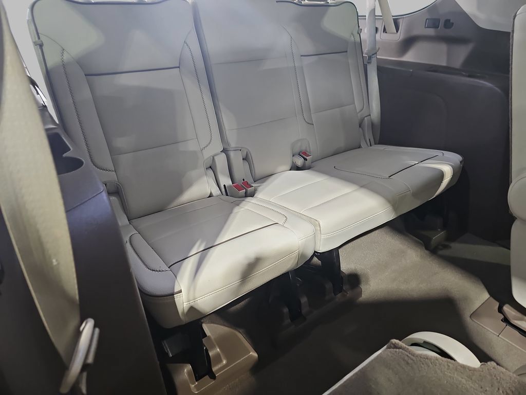 Certified 2021 GMC Yukon XL Denali w/ Denali Premium Package AWD/4WD image 15