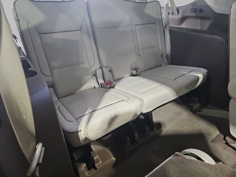 Used 2021 GMC Yukon XL Denali w/ Denali Premium Package AWD/4WD image 15