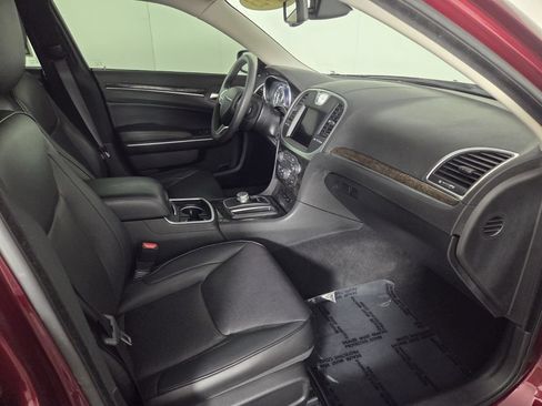 Used 2023 Chrysler 300 Touring L w/ Comfort Group RWD image 32