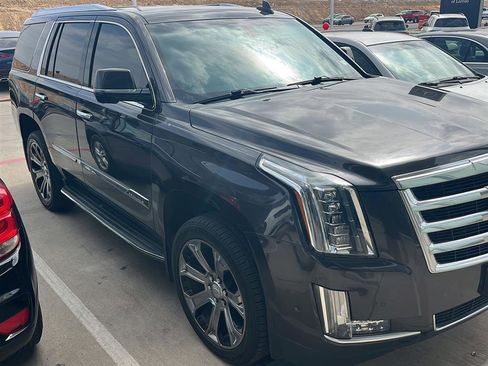 Used 2017 Cadillac Escalade 2WD image 4