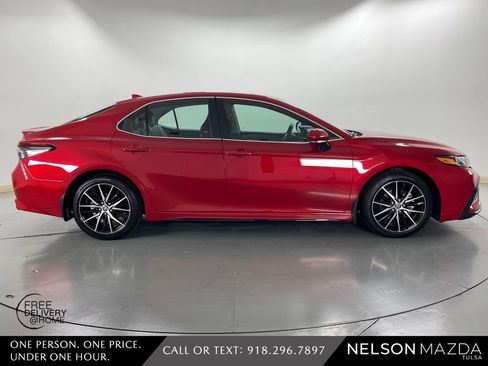 Used 2023 Toyota Camry SE image 5