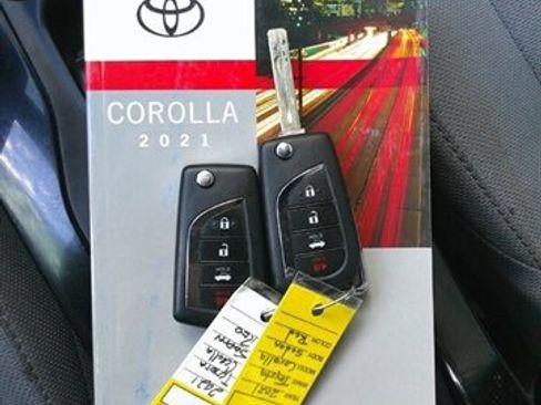 Used 2021 Toyota Corolla SE w/ Carpet Mat Package (TMS) image 45