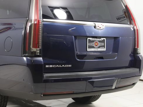 Used 2019 Cadillac Escalade ESV Premium Luxury image 25