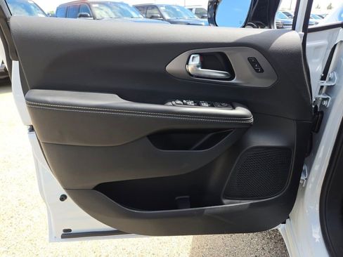 New 2027 Chrysler Pacifica Select FWD image 22
