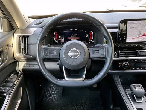 Used 2023 Nissan Pathfinder Platinum AWD/4WD image 10