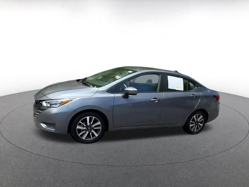 Used 2025 Nissan Versa SV image 8