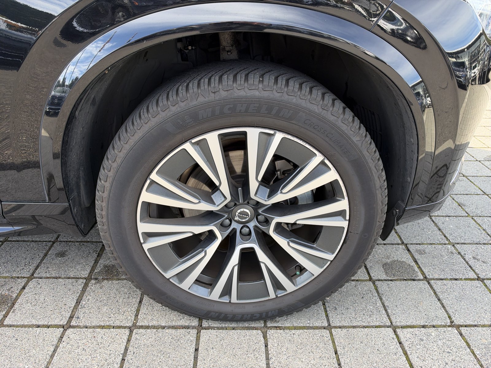 Used 2020 Volvo XC90 T5 Momentum w/ Protection Package Premier AWD/4WD image 11