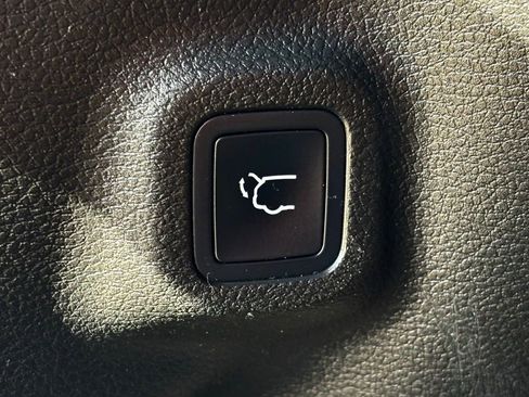 Used 2022 Jeep Compass Latitude w/ Sun and Sound Group image 27