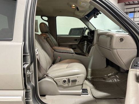 Used 2006 GMC Sierra 2500 SLT w/ Heavy-Duty Power Package image 14