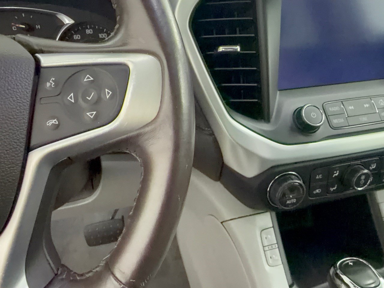 Used 2017 GMC Acadia SLT FWD image 19