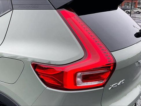 Used 2023 Volvo XC40 Recharge Ultimate image 32