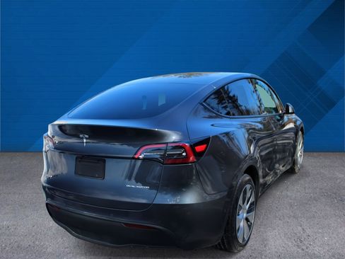Used 2021 Tesla Model Y Long Range image 9