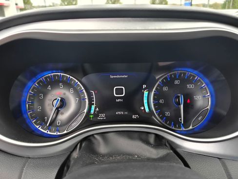 Used 2020 Chrysler Pacifica Touring-L Plus FWD image 12