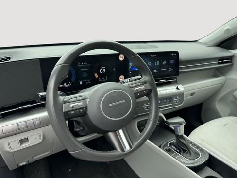 Used 2025 Hyundai Kona SEL FWD image 11
