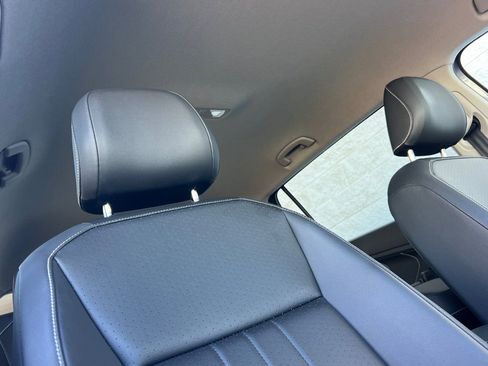 Used 2024 Volkswagen Tiguan SE FWD image 20