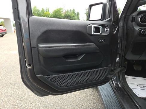 Used 2020 Jeep Wrangler Unlimited Sahara w/ Dual Top Group AWD/4WD image 25