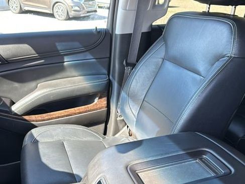 Used 2015 Chevrolet Suburban LS image 21