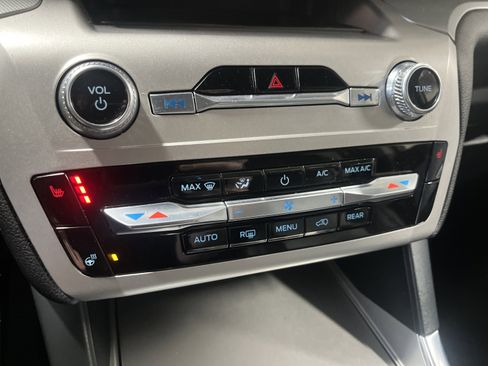 Used 2022 Ford Explorer XLT w/ Equipment Group 202A image 21