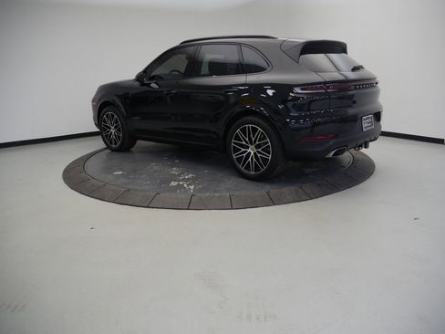 Certified 2024 Porsche Cayenne image 3