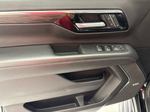Certified 2025 Chevrolet Suburban Premier AWD/4WD image 32