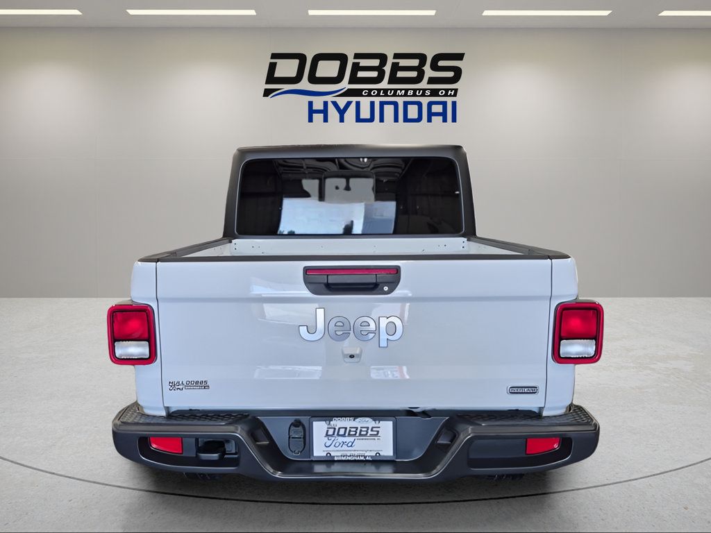 Used 2023 Jeep Gladiator Overland AWD/4WD image 4