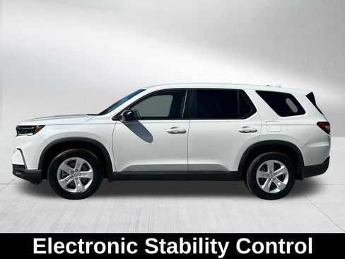 Used 2023 Honda Pilot LX image 9