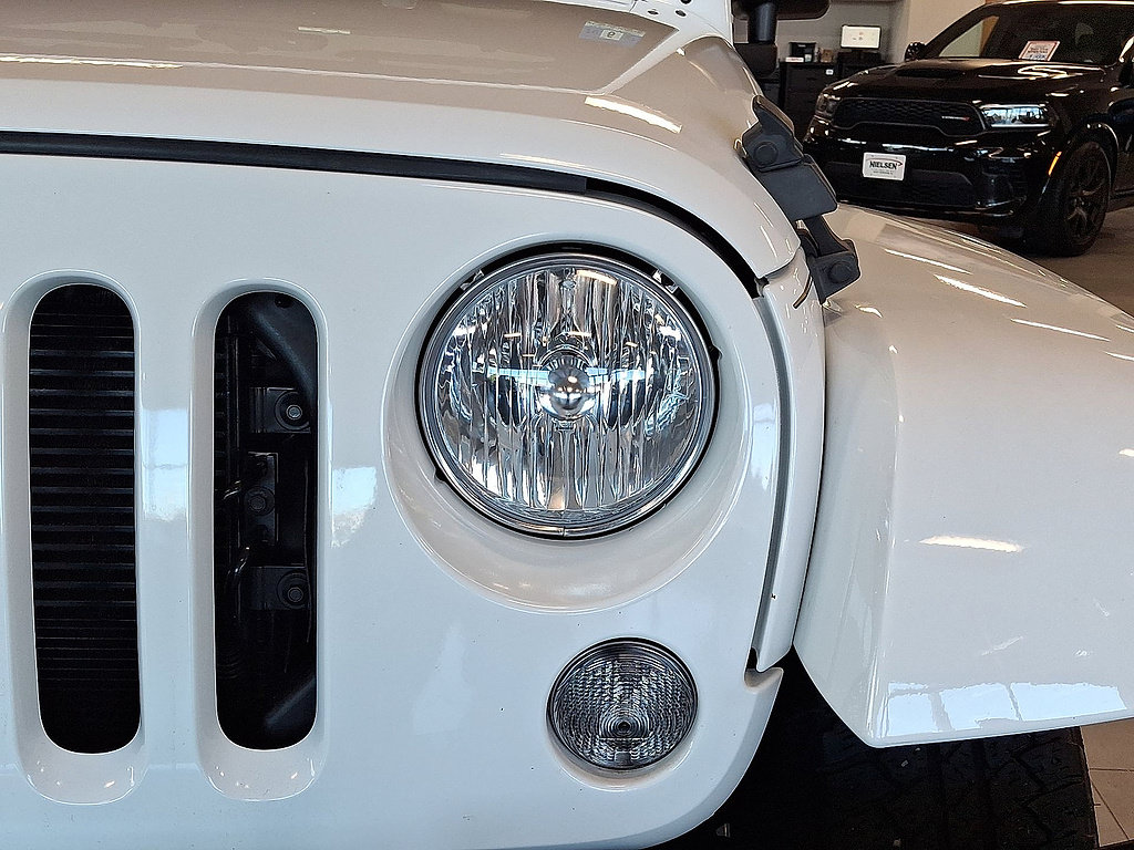 Used 2014 Jeep Wrangler Sahara w/ Dual Top Group AWD/4WD image 34