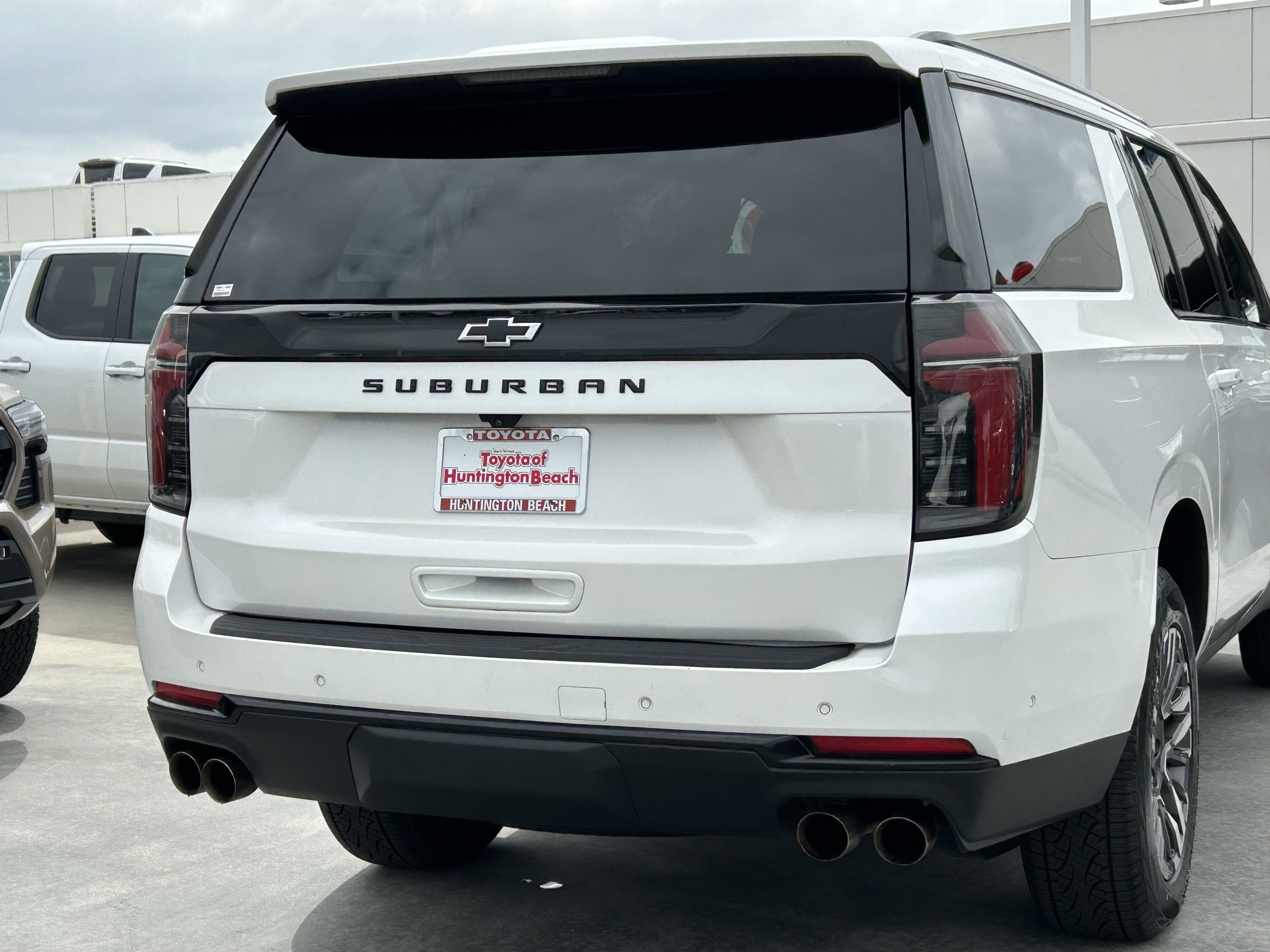 Used 2025 Chevrolet Suburban Z71 AWD/4WD image 4