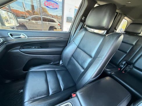 Used 2019 Jeep Grand Cherokee Limited AWD/4WD image 12