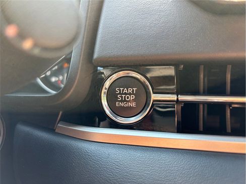 Used 2023 Mitsubishi Outlander SE image 28