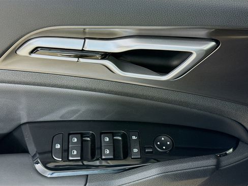 Used 2025 Kia Sportage EX image 21