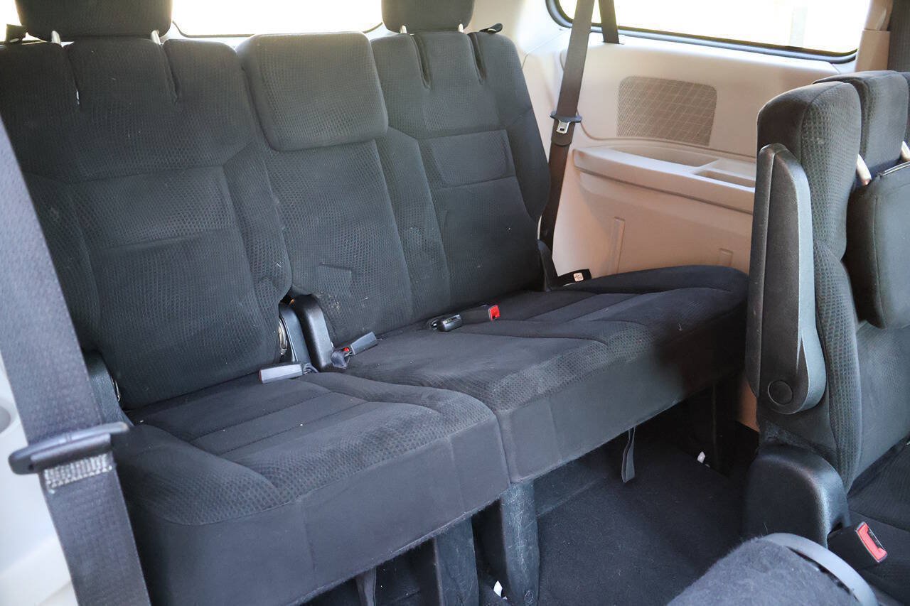 Used 2014 Dodge Grand Caravan SXT FWD image 25