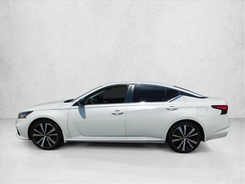 Used 2020 Nissan Altima 2.5 SR w/ Premium Package FWD image 8