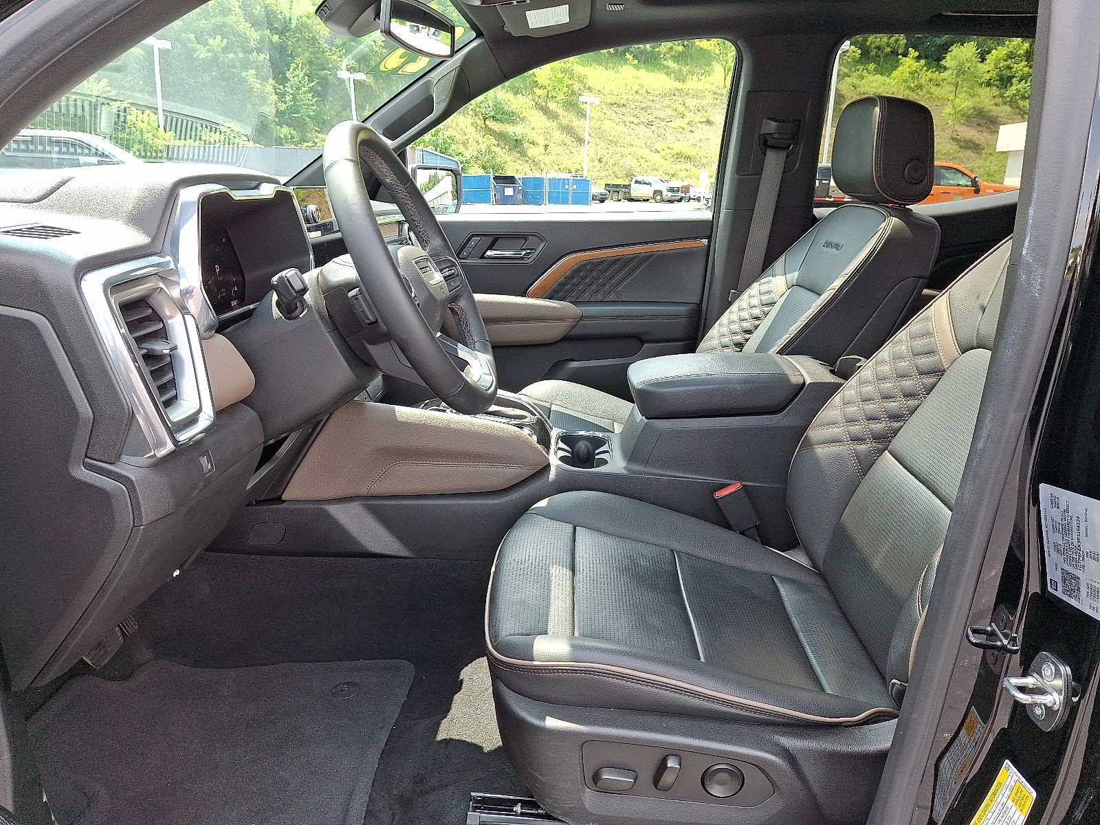 Used 2023 GMC Canyon Denali AWD/4WD image 13
