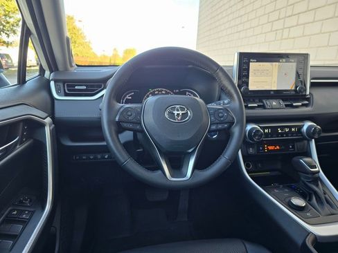 Used 2021 Toyota RAV4 Limited image 25
