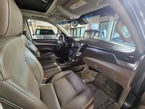 Used 2018 Chevrolet Suburban LT image 13