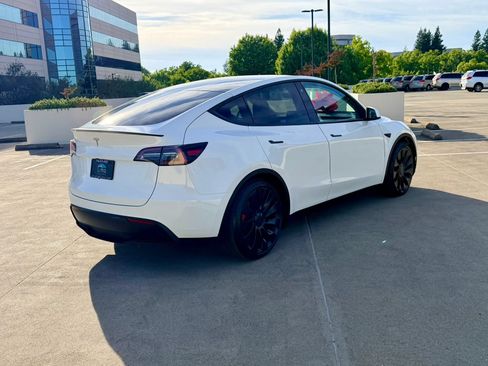 Used 2022 Tesla Model Y Performance AWD/4WD image 9