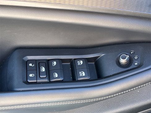 Used 2023 Jeep Grand Cherokee Laredo w/ Luxury Tech Group I image 23