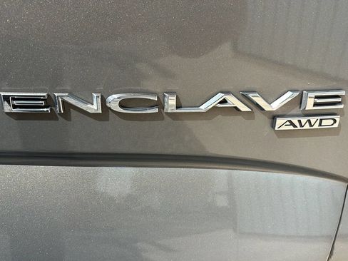 Used 2018 Buick Enclave Essence AWD/4WD image 6