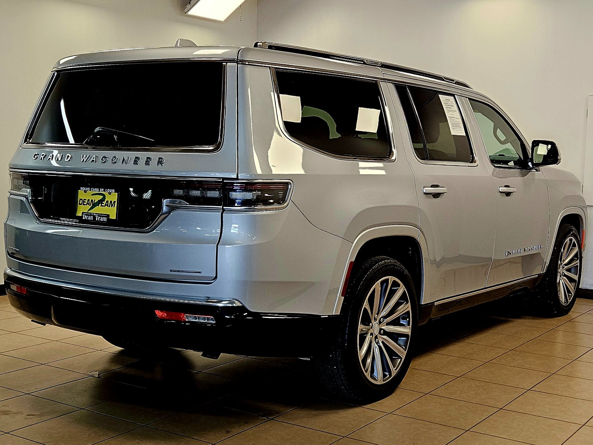 Used 2022 Jeep Grand Wagoneer Series II w/ Convenience Group III AWD/4WD image 4