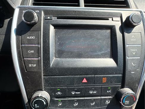 Used 2015 Toyota Camry SE FWD image 8