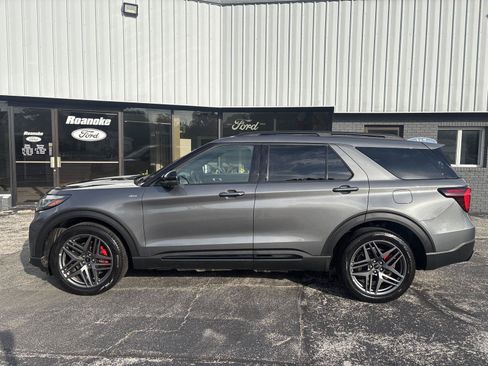 Used 2025 Ford Explorer ST-Line w/ ST-Line Street Pack AWD/4WD image 7