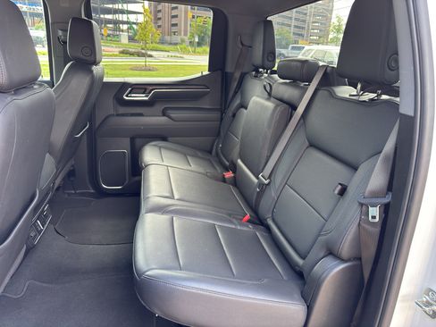 Used 2025 GMC Sierra 1500 SLT RWD image 13