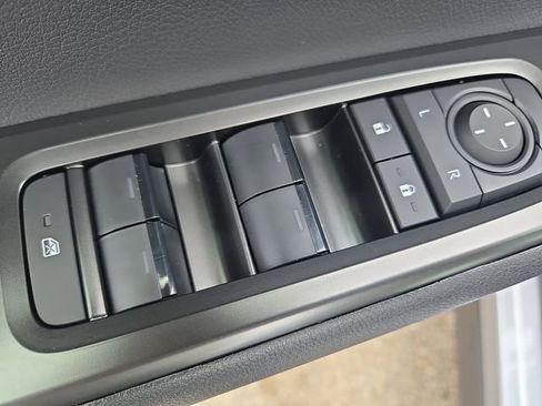 New 2026 Lexus UX 300h AWD image 10