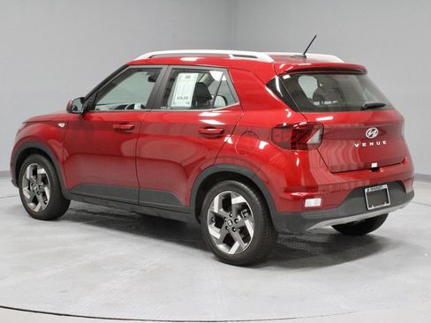 Certified 2025 Hyundai Venue Limited FWD image 10